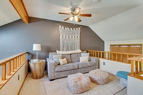 Galena Townhome w/ Deck & Community Perks!