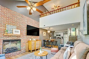 Galena Townhome w/ Deck & Community Perks!