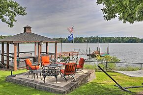Luxe Lakefront Apartment w/ Shared Pool & Dock!