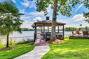 Luxe Lakefront Apartment w/ Shared Pool & Dock!