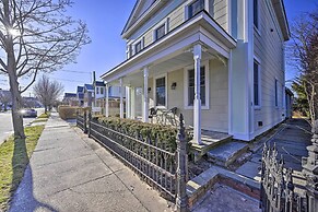 Bright Apartment - 1/2 Mi to Greenport Harbor!