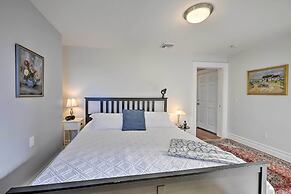 Bright Apartment - 1/2 Mi to Greenport Harbor!
