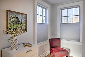 Bright Apartment - 1/2 Mi to Greenport Harbor!