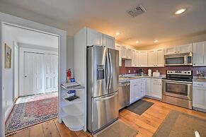 Bright Apartment - 1/2 Mi to Greenport Harbor!