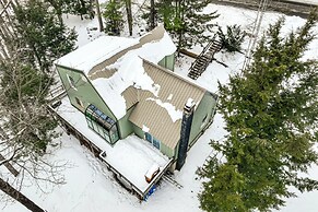 Rustic Intervale Hideaway w/ Deck & Wooded Views!
