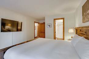 Walk to Ski Shuttle: Cozy Mountain Meadows Condo