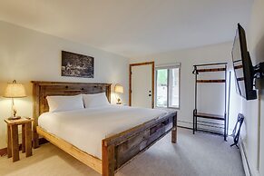 Walk to Ski Shuttle: Cozy Mountain Meadows Condo