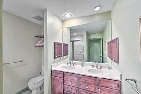 7 Mi to Beach: Bluffton Cottage w/ Furnished Patio