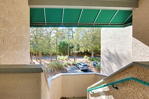 2 Mi to Beach: Condo w/ Pool Access in Hilton Head