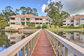 2 Mi to Beach: Condo w/ Pool Access in Hilton Head