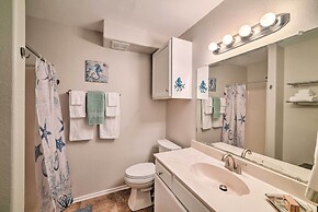 Corpus Christi Condo w/ Pool Access, Walk to Beach