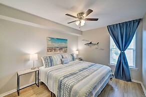 Corpus Christi Condo w/ Pool Access, Walk to Beach