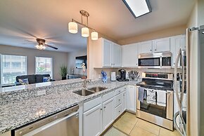 Corpus Christi Condo w/ Pool Access, Walk to Beach