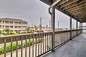 Corpus Christi Condo w/ Pool Access, Walk to Beach