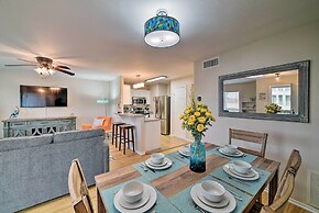 Corpus Christi Condo w/ Pool Access, Walk to Beach