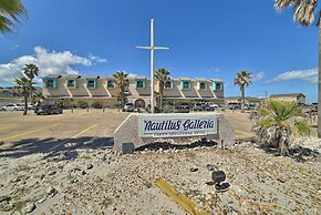 Corpus Christi Condo w/ Pool: Walk to the Beach!