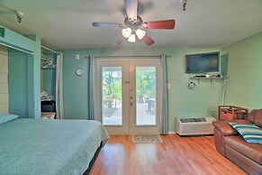 Corpus Christi Condo w/ Pool: Walk to the Beach!