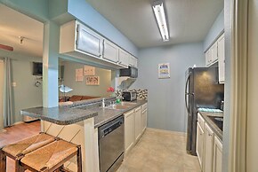 Corpus Christi Condo w/ Pool: Walk to the Beach!