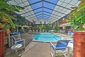 Corpus Christi Condo w/ Pool: Walk to the Beach!