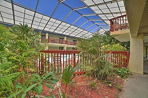 Corpus Christi Condo w/ Pool: Walk to the Beach!