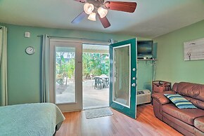 Corpus Christi Condo w/ Pool: Walk to the Beach!