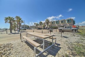 Corpus Christi Condo w/ Pool: Walk to the Beach!