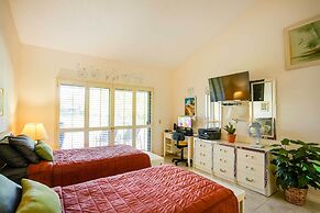 Golf Course View & Pool Access: Palm Desert Condo