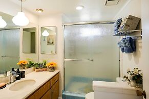 Golf Course View & Pool Access: Palm Desert Condo