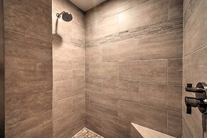 6 Mi to El Paseo: Gem w/ Pool Access!