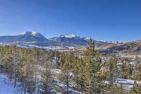7 Mi to Keystone: Mtn-view Abode w/ Deck!