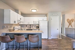 7 Mi to Keystone: Mtn-view Abode w/ Deck!