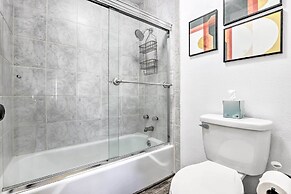 7 Mi to Keystone: Mtn-view Abode w/ Deck!