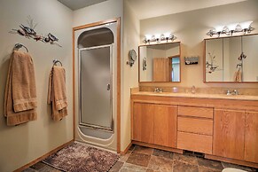 South Beach Home w/ Hot Tub, Deck - Walk to Ocean!