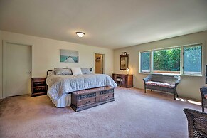 South Beach Home w/ Hot Tub, Deck - Walk to Ocean!