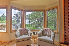 South Beach Home w/ Hot Tub, Deck - Walk to Ocean!