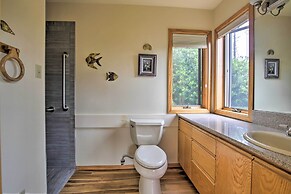 South Beach Home w/ Hot Tub, Deck - Walk to Ocean!