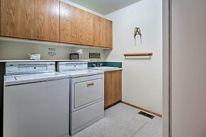 South Beach Home w/ Hot Tub, Deck - Walk to Ocean!