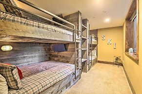 Walk to Lift: Luxe Villa w/ Hot Tub in Copper Mtn