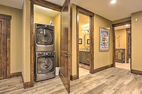 Walk to Lift: Luxe Villa w/ Hot Tub in Copper Mtn