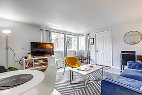 Seattle Garden Apt: Walk to Water & Amenities!