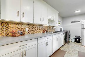 Seattle Garden Apt: Walk to Water & Amenities!