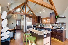 Downtown Breckenridge Cottage: Walk to Main St!