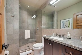 Downtown Breckenridge Cottage: Walk to Main St!