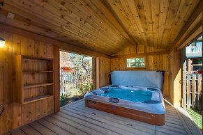 Downtown Breckenridge Cottage: Walk to Main St!