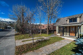 Downtown Breckenridge Cottage: Walk to Main St!