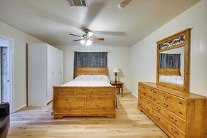 Convenient Las Cruces Home w/ Patio & Grill!