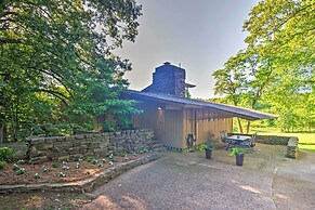 Tranquil Mid-century Modern Cottage w/ Forest View