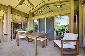 Tranquil Mid-century Modern Cottage w/ Forest View