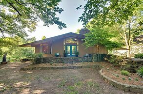 Tranquil Mid-century Modern Cottage w/ Forest View