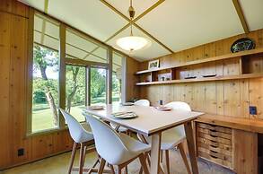 Tranquil Mid-century Modern Cottage w/ Forest View